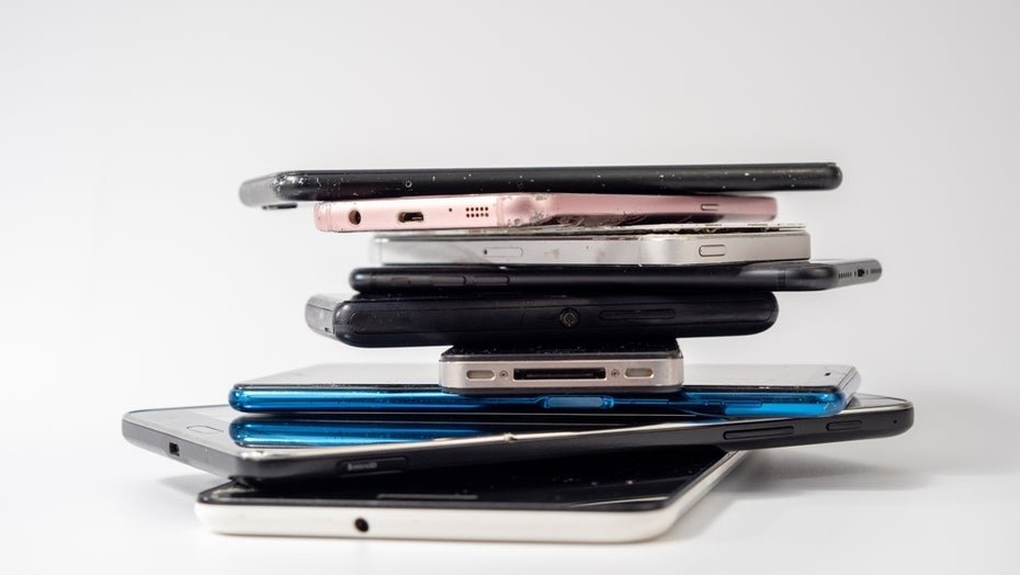 Akkuladung von Smartphones im ausgeschalteten Zustand
