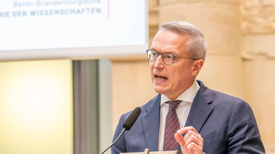Bundesdigitalminister Wildberger nutzt KI für Gastbeiträge
